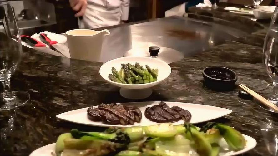 王蒙多和珍珍一起吃饭的视频